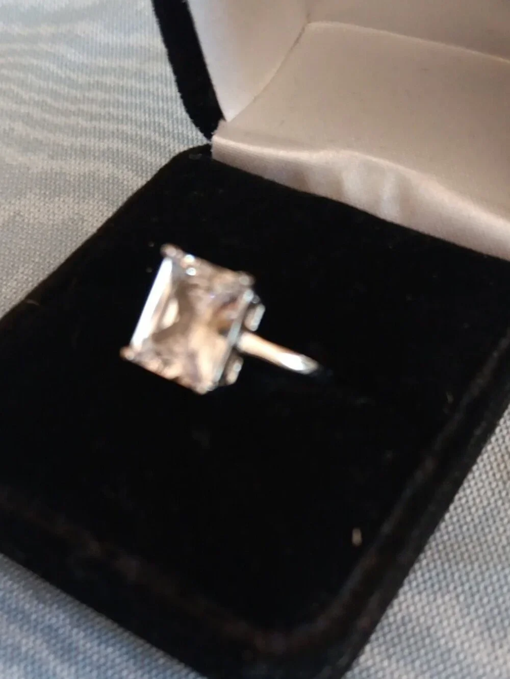 Silver Tone Diamond-Style Women's Band - Unbranded